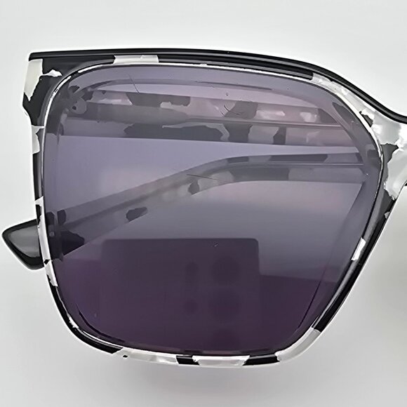 *SOLD* Quay Australia Level Up Black Pearl Tortoise Frame Smoke Lens Sunglasses - Picture 13 of 14